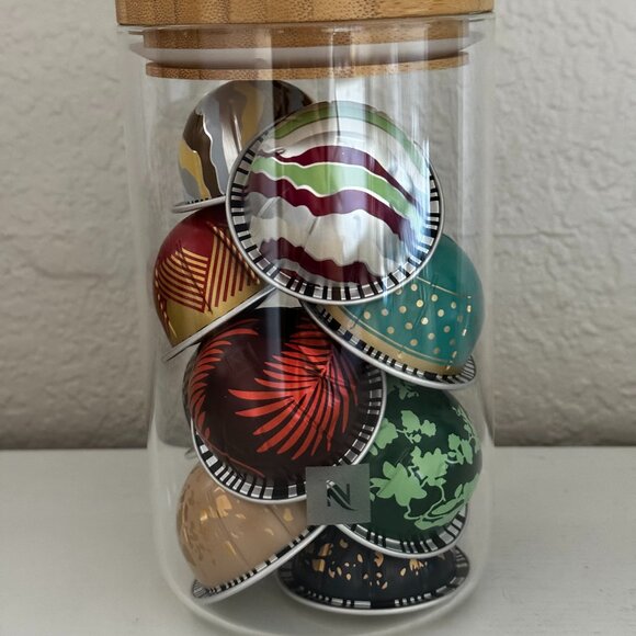 Nespresso Vertuo Holiday 2019-2022 Limited Edition, 12 Capsules+mini jar (READ) - Picture 1 of 2